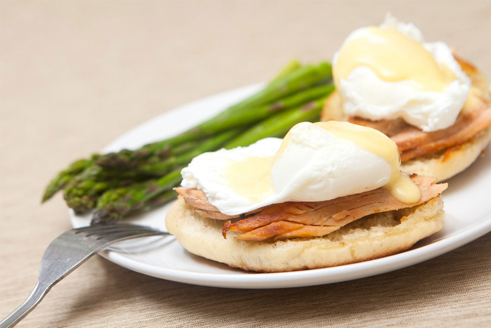 Eggs Benedict with Salmon and Asparagus